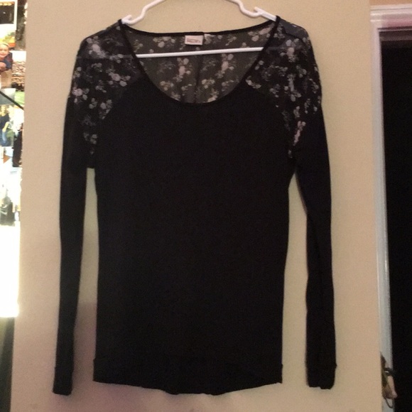 black long sleeve - Picture 1 of 2